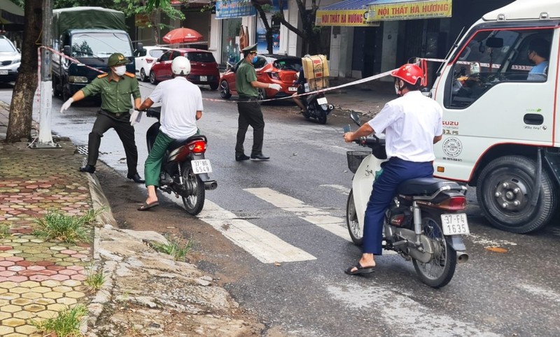 Từ 6-9, chỉ có 6 nhóm người được đi lại trong TP Vinh  - ảnh 2