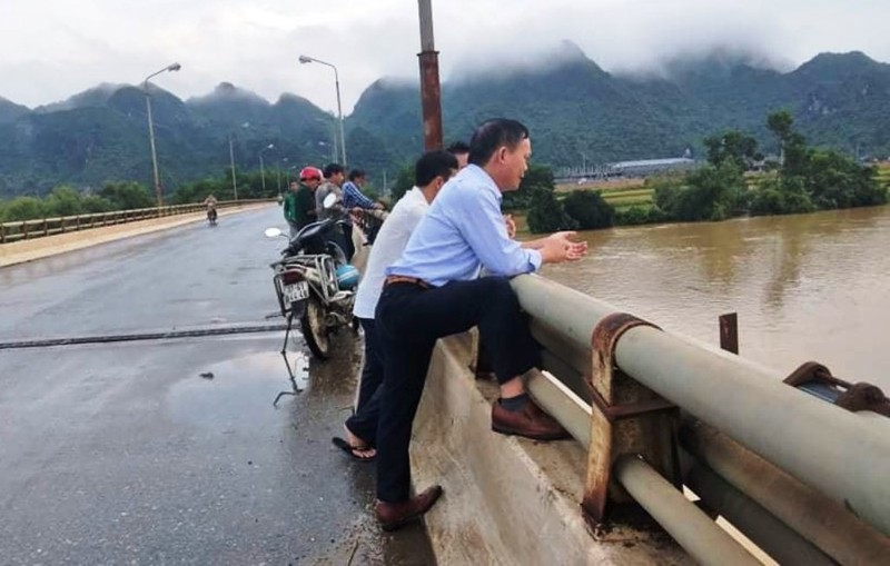 Tìm thấy người đàn ông mất tích trên sông Con do lũ lớn  - ảnh 1