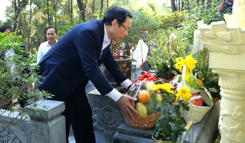 Bí thư Nguyễn Văn Nên dâng hương, hoa tại khu mộ thân mẫu Bác Hồ  - ảnh 6