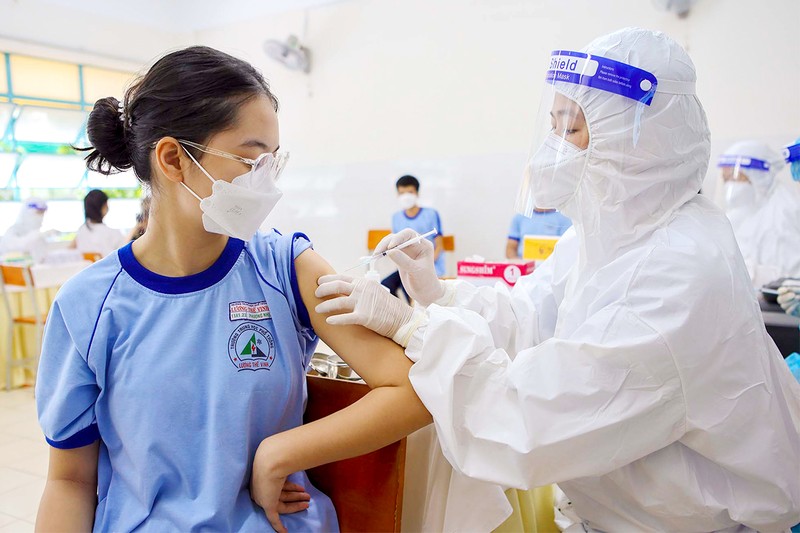 Ngày đầu học sinh TP.HCM tiêm vaccine ngừa COVID-19 đều an toàn - ảnh 1