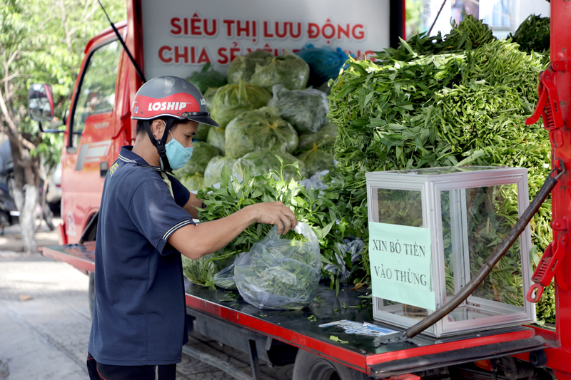 Người mua hào hứng combo rau củ quả giá 50.000 đồng - ảnh 2