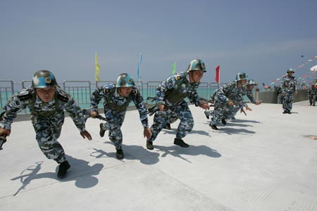 Philippines lo sợ Trung Quốc lập vùng phòng không tại Biển Đông - ảnh 1