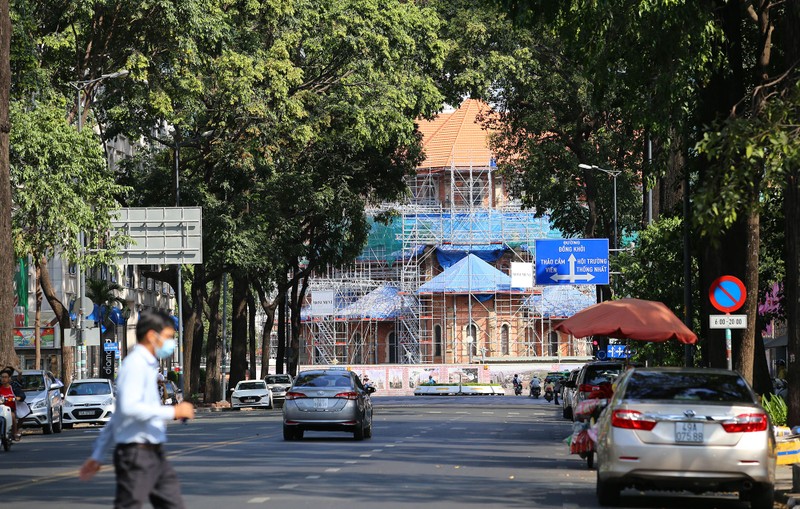 Chùm ảnh so sánh: TP.HCM trước và sau khi có dịch COVID-19 - ảnh 22