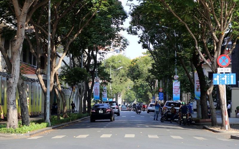 Chùm ảnh so sánh: TP.HCM trước và sau khi có dịch COVID-19 - ảnh 24