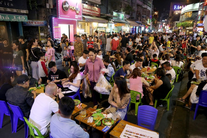 Chùm ảnh so sánh: TP.HCM trước và sau khi có dịch COVID-19 - ảnh 31