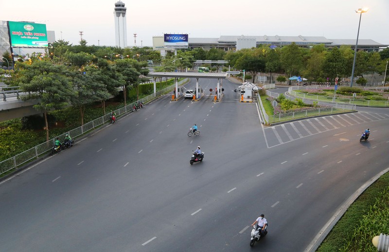 Chùm ảnh so sánh: TP.HCM trước và sau khi có dịch COVID-19 - ảnh 36