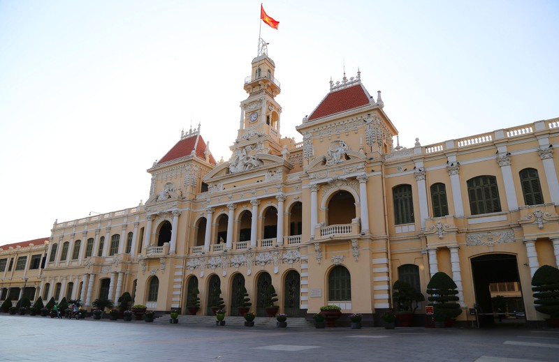 Chùm ảnh so sánh: TP.HCM trước và sau khi có dịch COVID-19 - ảnh 10