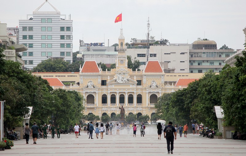 Chùm ảnh so sánh: TP.HCM trước và sau khi có dịch COVID-19 - ảnh 15