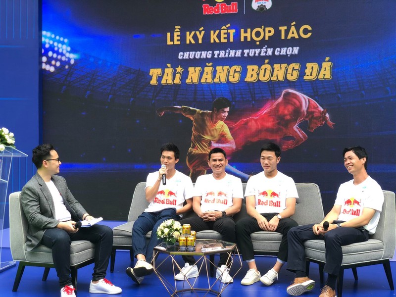 Kiatisak mời gọi Dusit về giúp bầu Đức vô địch V-League - ảnh 3