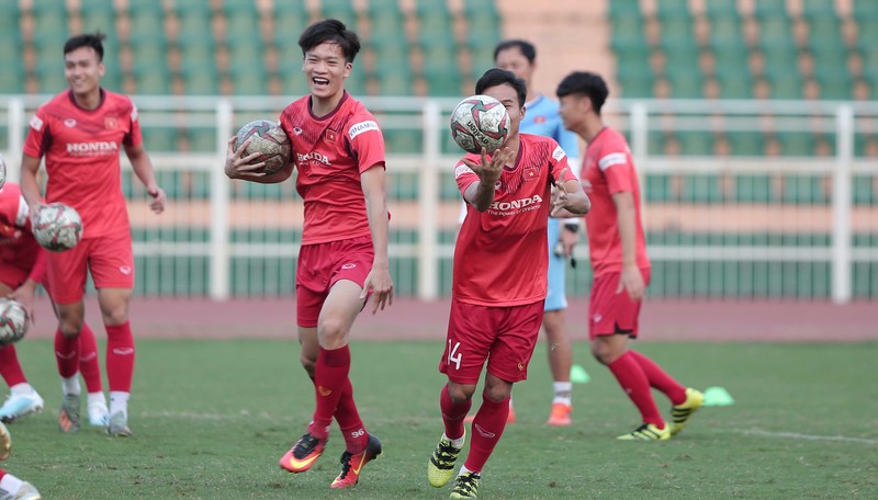 Hai tiền vệ chấn thương, ông Park càng thêm lo - ảnh 1