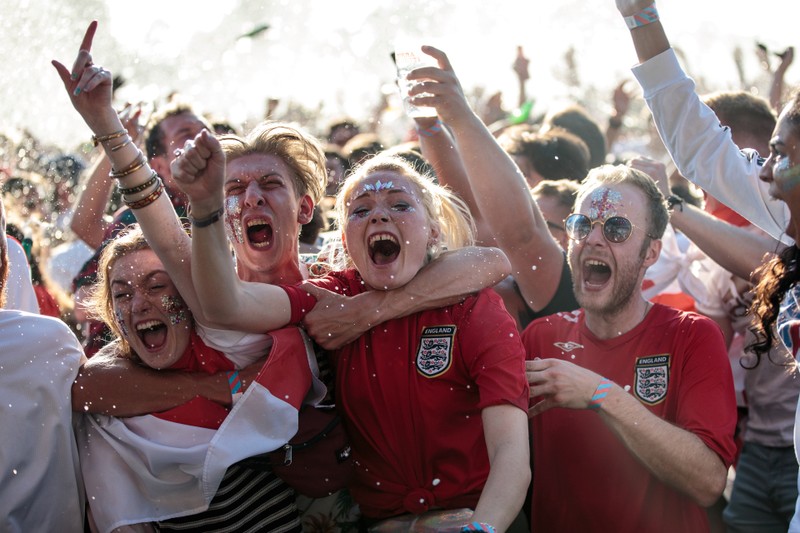 Bên ngoài thánh địa Wembley, vụn vỡ bữa tiệc ‘trở về nhà’ của người Anh - ảnh 3