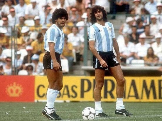 Messi bị chê bai không bao giờ bằng... Maradona - ảnh 1
