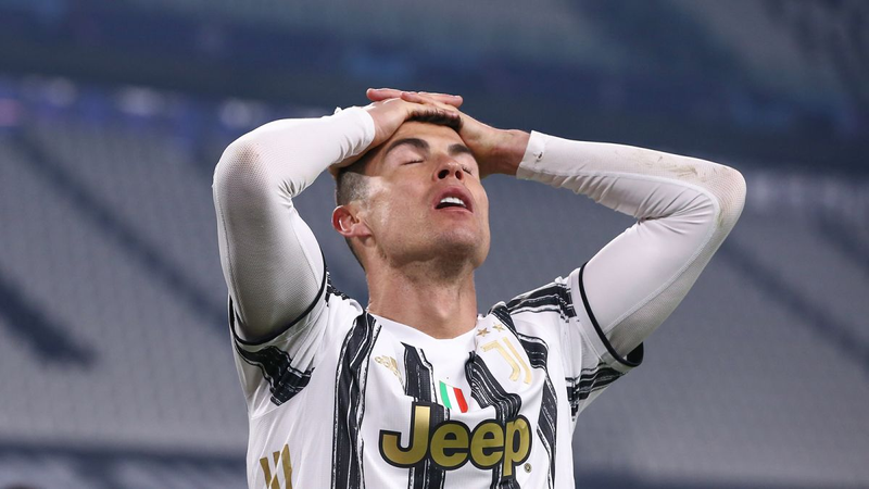 Nghỉ ngơi với bạn gái, Ronaldo lo ngại Juventus sẽ giảm lương hoặc bỏ rơi - ảnh 2