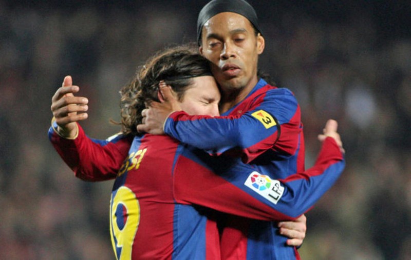 Messi gặp rắc rối, Ronaldinho khuyên đừng đi đâu cả - ảnh 2