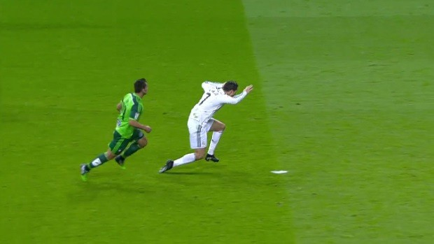 Ronaldo không đủ sức để trụ trên võ đài 5 giây - ảnh 3