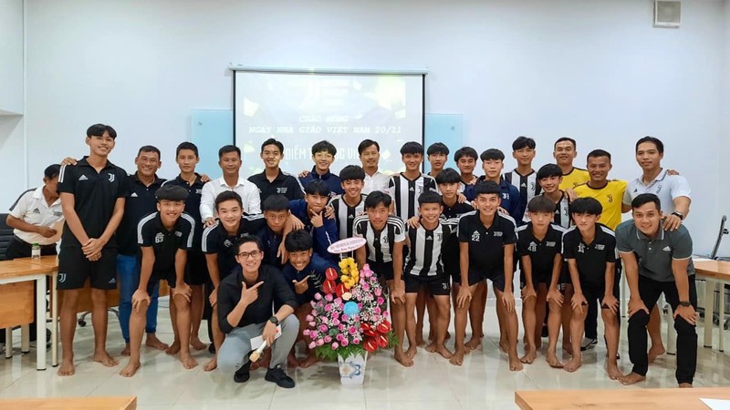 Giám đốc Học viện Juventus Việt Nam chúc mừng ngày Nhà giáo 20-11 - ảnh 3