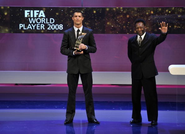 Ronaldo chúc vua bóng đá Pele: 'Hãy mạnh mẽ lên' - ảnh 2