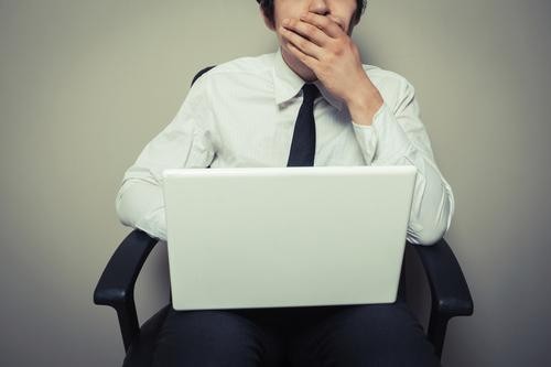 'Hmm, yeah, nhìn ảnh mình cũng đẹp trai đấy chứ.' (Thinkstock)