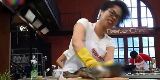 Cảnh chặt đầu ba ba gây bức xúc