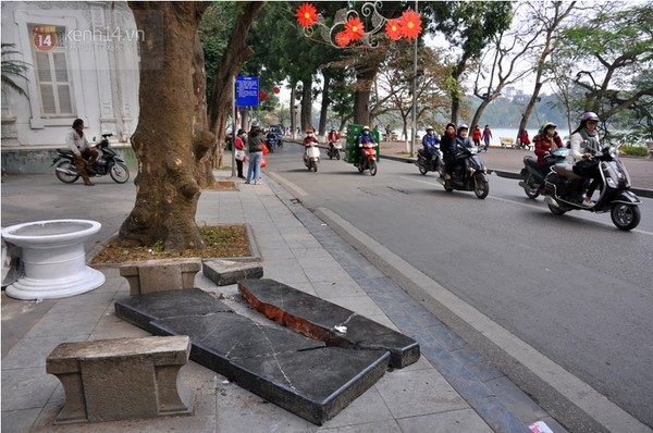 Chiếc ghế đá cổ “độc nhất vô nhị” ở hồ Gươm đột nhiên bị vỡ nát - ảnh 1