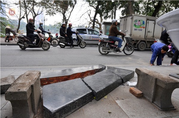 Chiếc ghế đá cổ “độc nhất vô nhị” ở hồ Gươm đột nhiên bị vỡ nát - ảnh 3