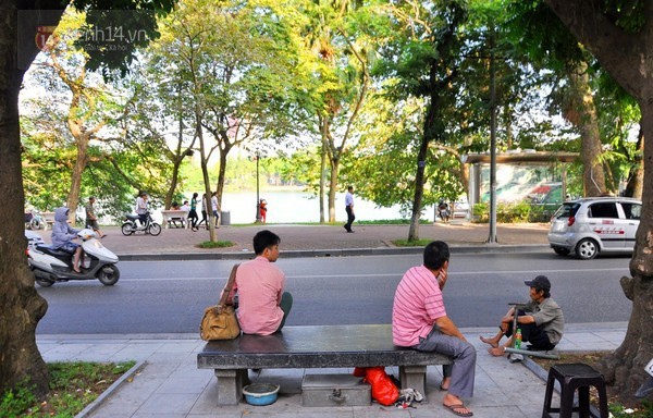 Chiếc ghế đá cổ “độc nhất vô nhị” ở hồ Gươm đột nhiên bị vỡ nát - ảnh 4