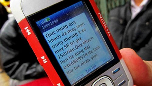 'Thượng đế' phát điên vì bị dội bom tin nhắn - ảnh 2