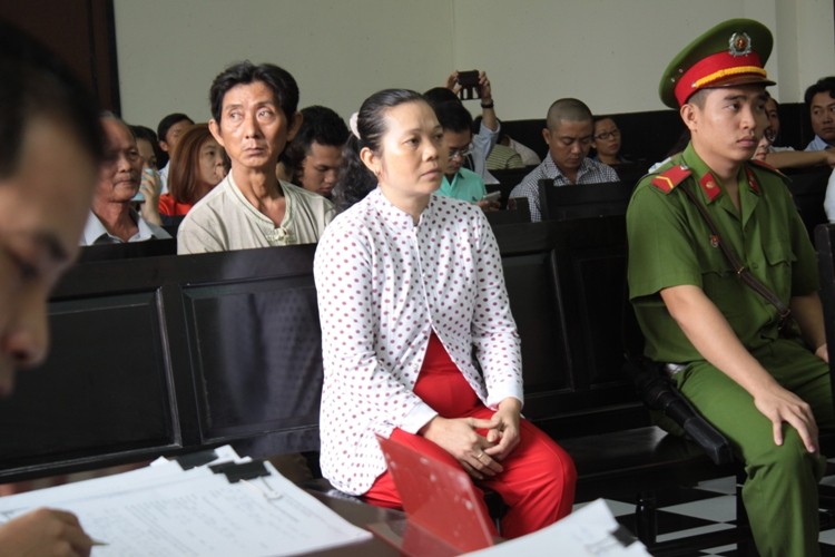 Vụ chai nước có ruồi: 'Điều tra viên chính có dấu hiệu không khách quan' - ảnh 7