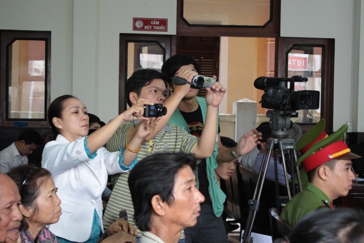Vụ chai nước có ruồi: 'Điều tra viên chính có dấu hiệu không khách quan' - ảnh 8