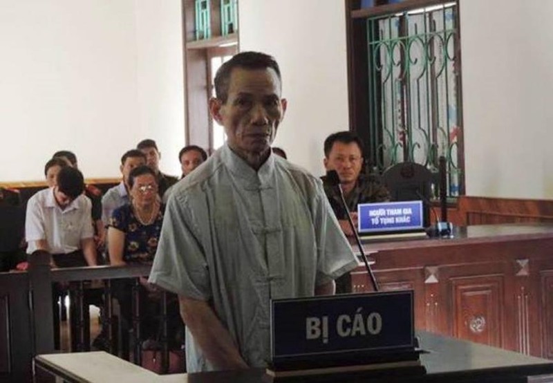 Bảo vệ trường 73 tuổi hiếp dâm bé gái trong nhà vệ sinh - ảnh 1