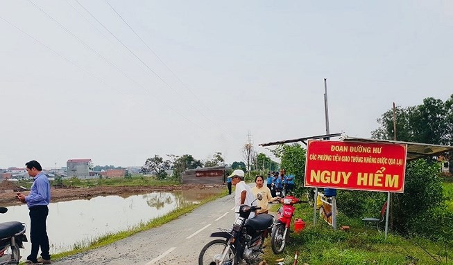 Biển cấm đường đã gỡ bỏ - ảnh 1
