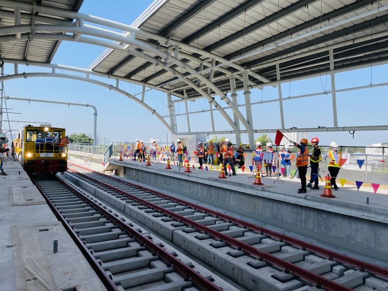 Cấp điện trên toàn tuyến metro số 1 - ảnh 1