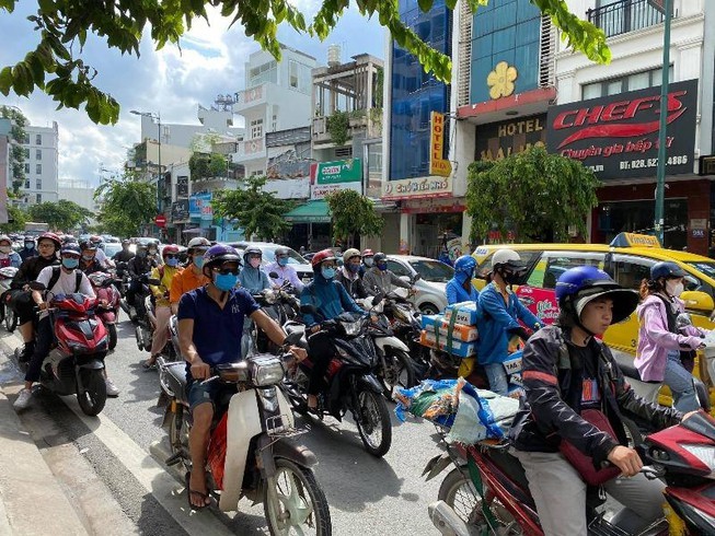 Gần 150.000 vi phạm trật tự giao thông khu vực Tân Sơn Nhất - ảnh 1