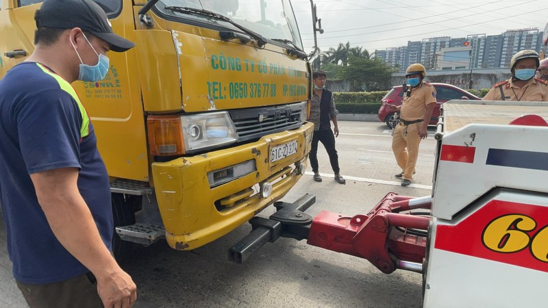 Cận cảnh ngày đầu thu phí BOT xa lộ Hà Nội - ảnh 6