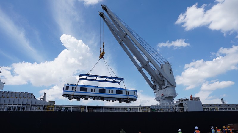 Cận cảnh quá trình bốc tàu metro số 1 - ảnh 5