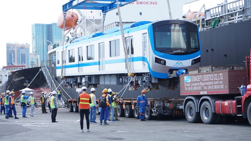 Cận cảnh quá trình bốc tàu metro số 1 - ảnh 6