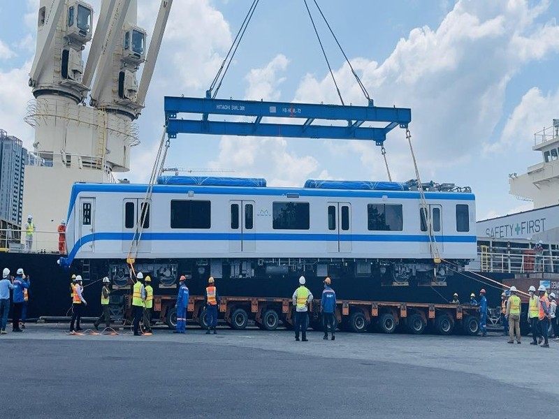 Hai đoàn tàu metro tiếp theo chính thức về tới TP.HCM - ảnh 1