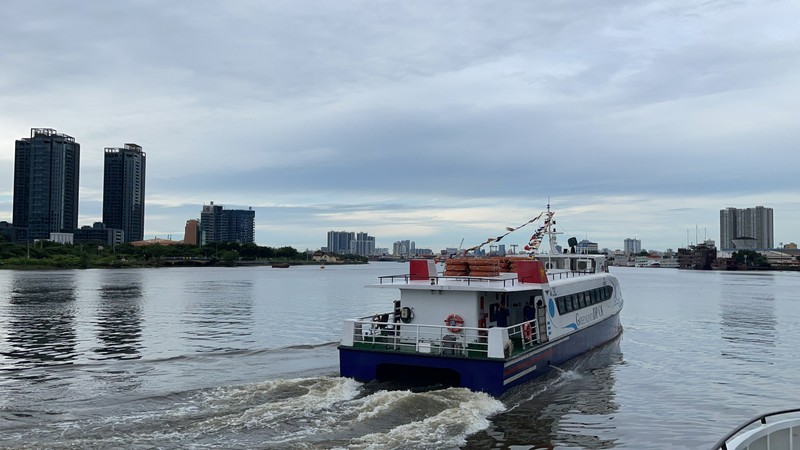 2 tàu thủy cao tốc đang chở hàng thiết yếu từ Tiền Giang về TP.HCM - ảnh 4