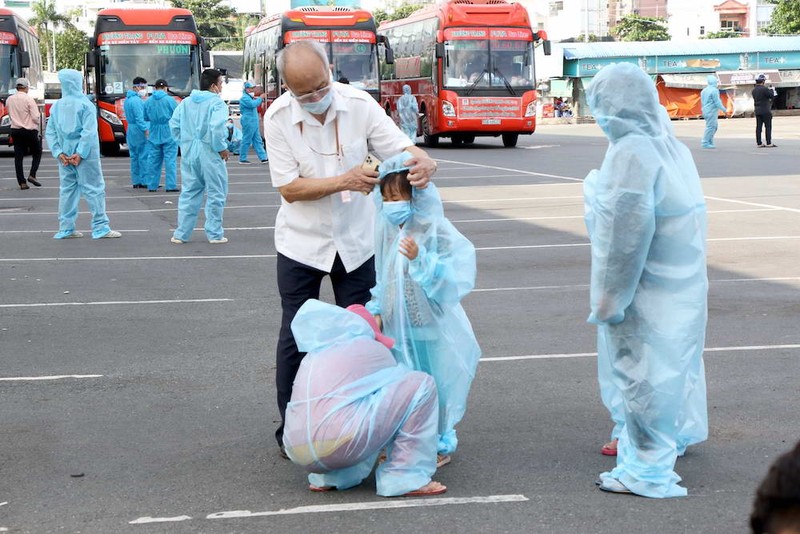 Hôm nay, 300 người dân Bình Thuận được đón về quê - ảnh 2