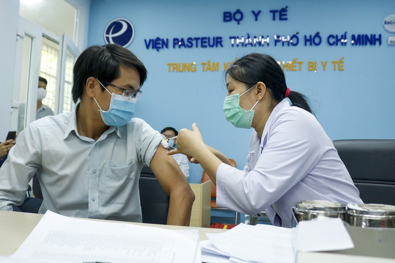 Có giấy đi tiêm vaccine, đang ở Bình Dương có được về TP.HCM để tiêm? - ảnh 1