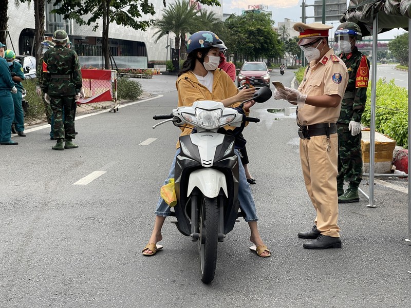 Người dân TP.HCM đã chủ động khai báo di chuyển nội địa - ảnh 6