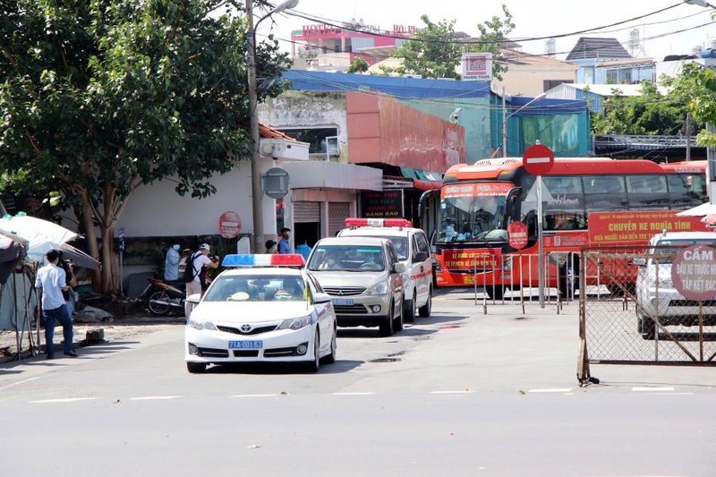 Xe buýt, taxi, xe công nghệ, xe du lịch... ở TP.HCM sẽ chạy lại từ ngày 5-10 - ảnh 2