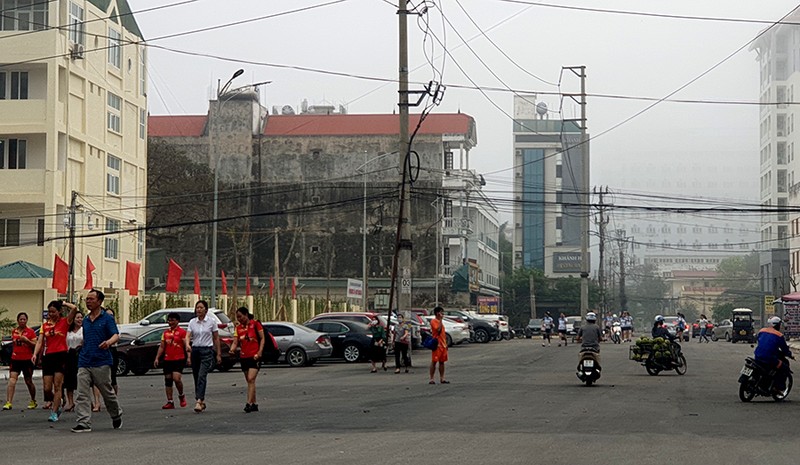 Cột điện 'bẫy' người đi đường ở thành phố Sầm Sơn - ảnh 8