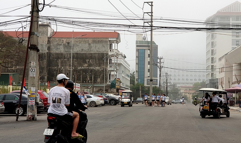 Cột điện 'bẫy' người đi đường ở thành phố Sầm Sơn - ảnh 9