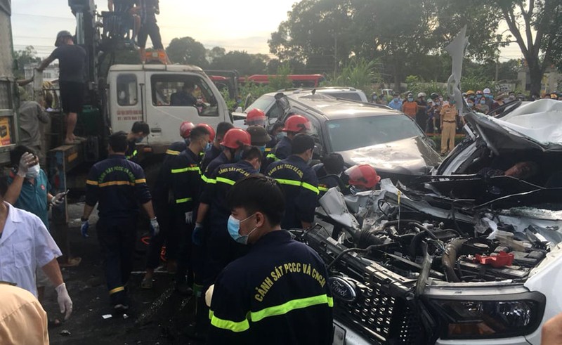 Tai nạn liên hoàn trên quốc lộ 1A qua Thanh Hóa, 1 người tử vong - ảnh 6