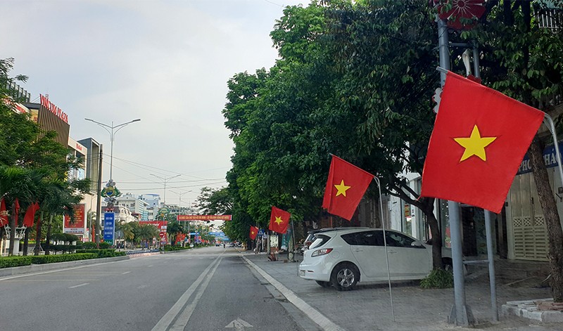  Vắng lặng ở TP Thanh Hóa trong ngày đầu giãn cách  xã hội theo Chỉ thị 16 - ảnh 1