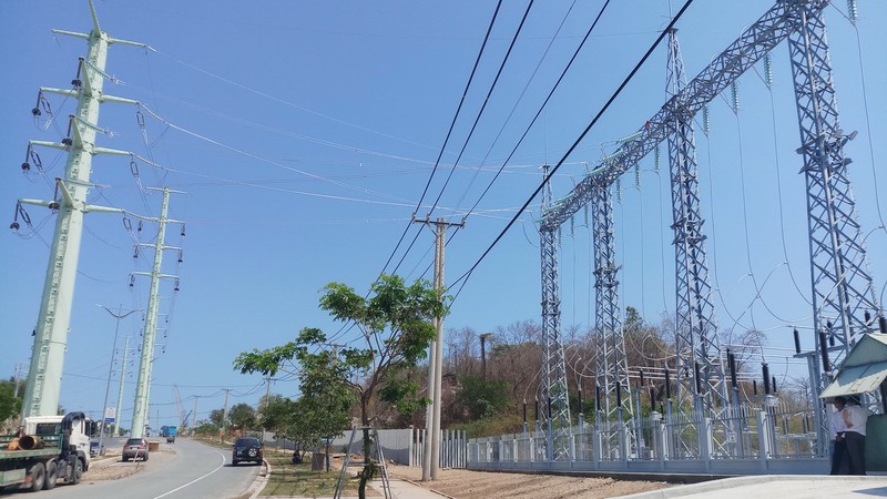 Hoàn thành đường dây 110kV cấp điện Tổ hợp hóa dầu miền Nam - ảnh 2