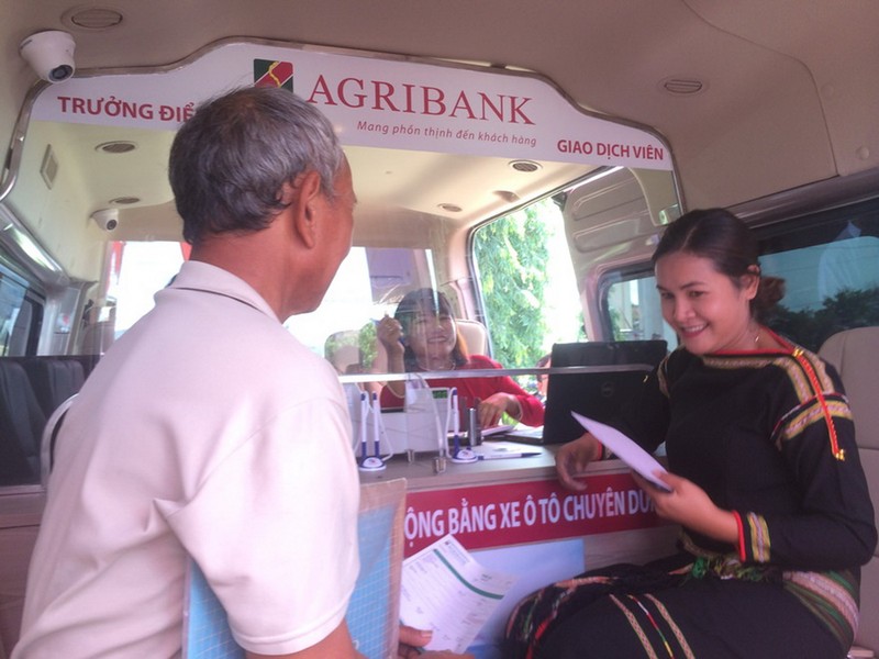 Agribank đưa dịch vụ ngân hàng đến từng hộ dân - ảnh 2