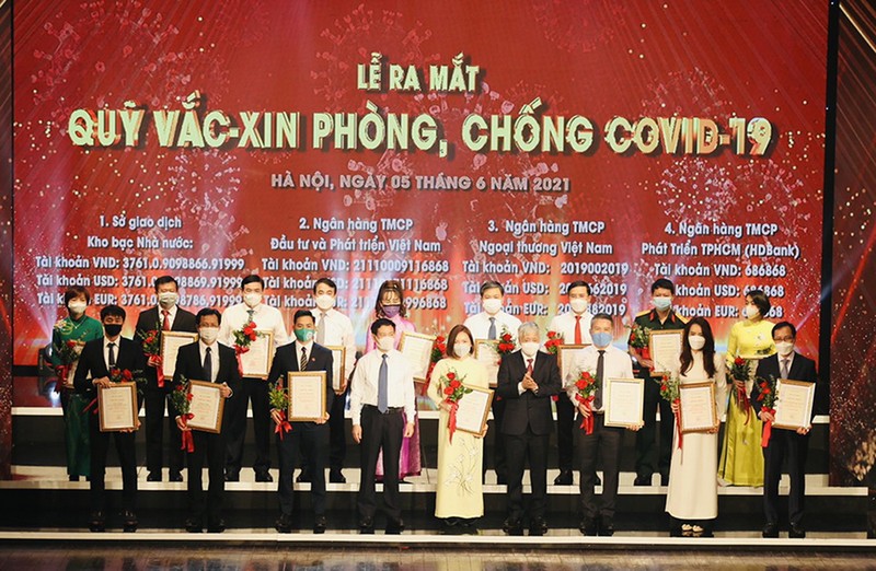 Agribank ủng hộ 60 tỉ đồng Quỹ vaccine phòng COVID-19 - ảnh 2