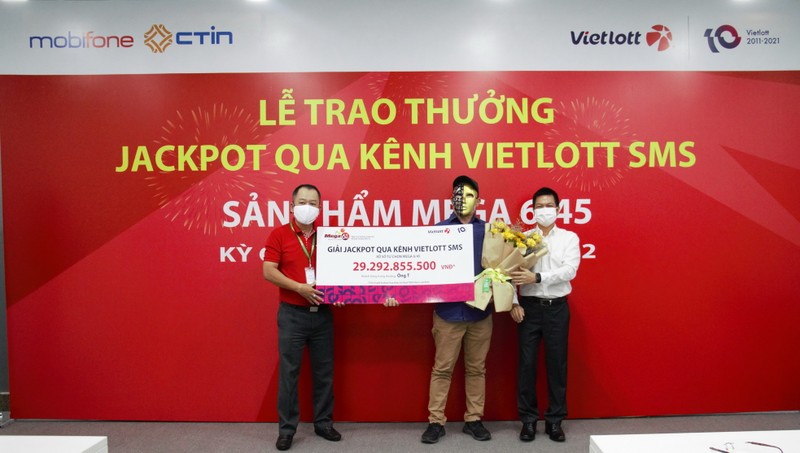 Thuê bao MobiFone trúng Jackpot qua kênh Vietlott SMS gần 30 tỷ đồng - ảnh 2